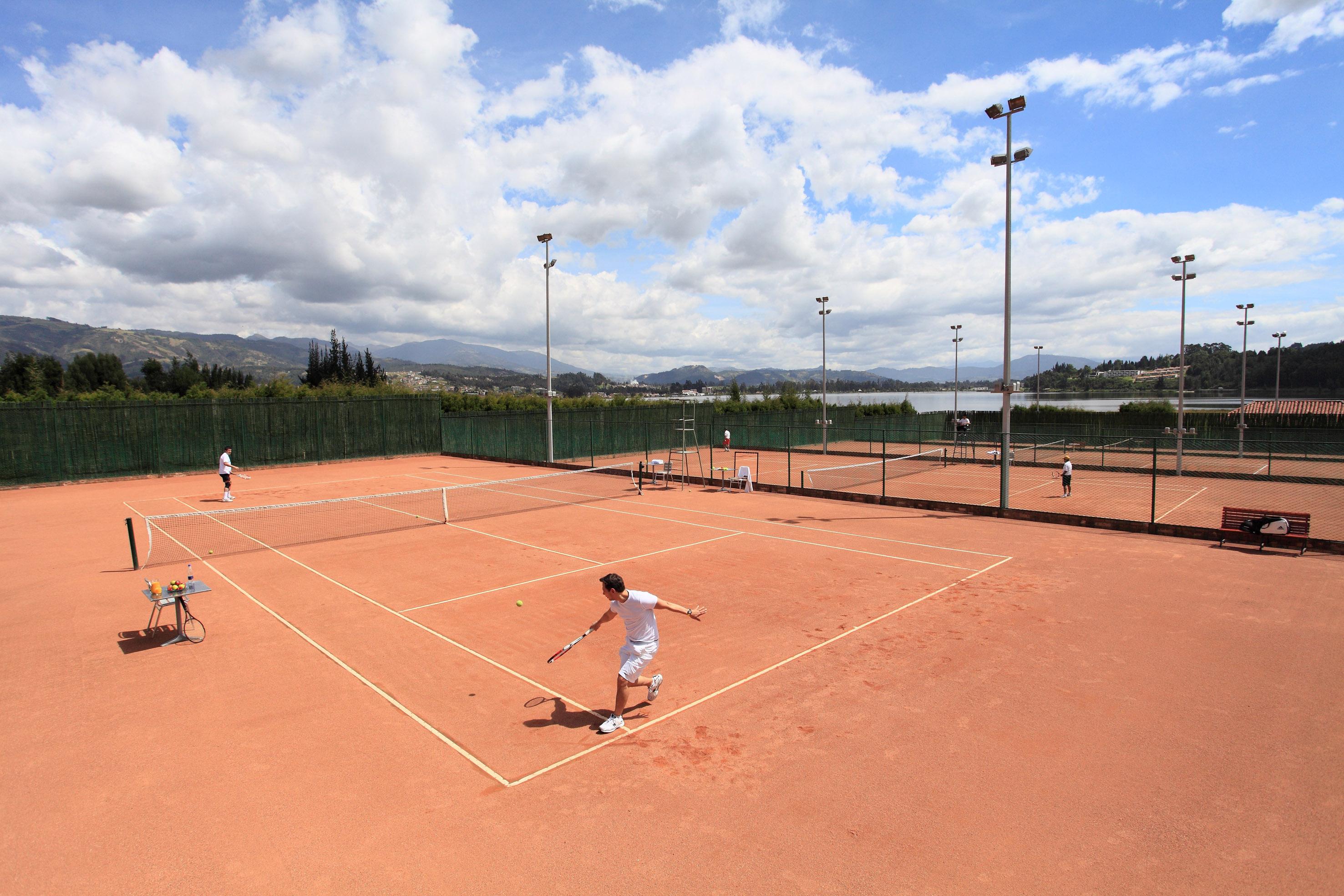 Estelar Paipa Hotel Spa & Y Centro De Convenciones Exterior photo Tennis courts at the Academy