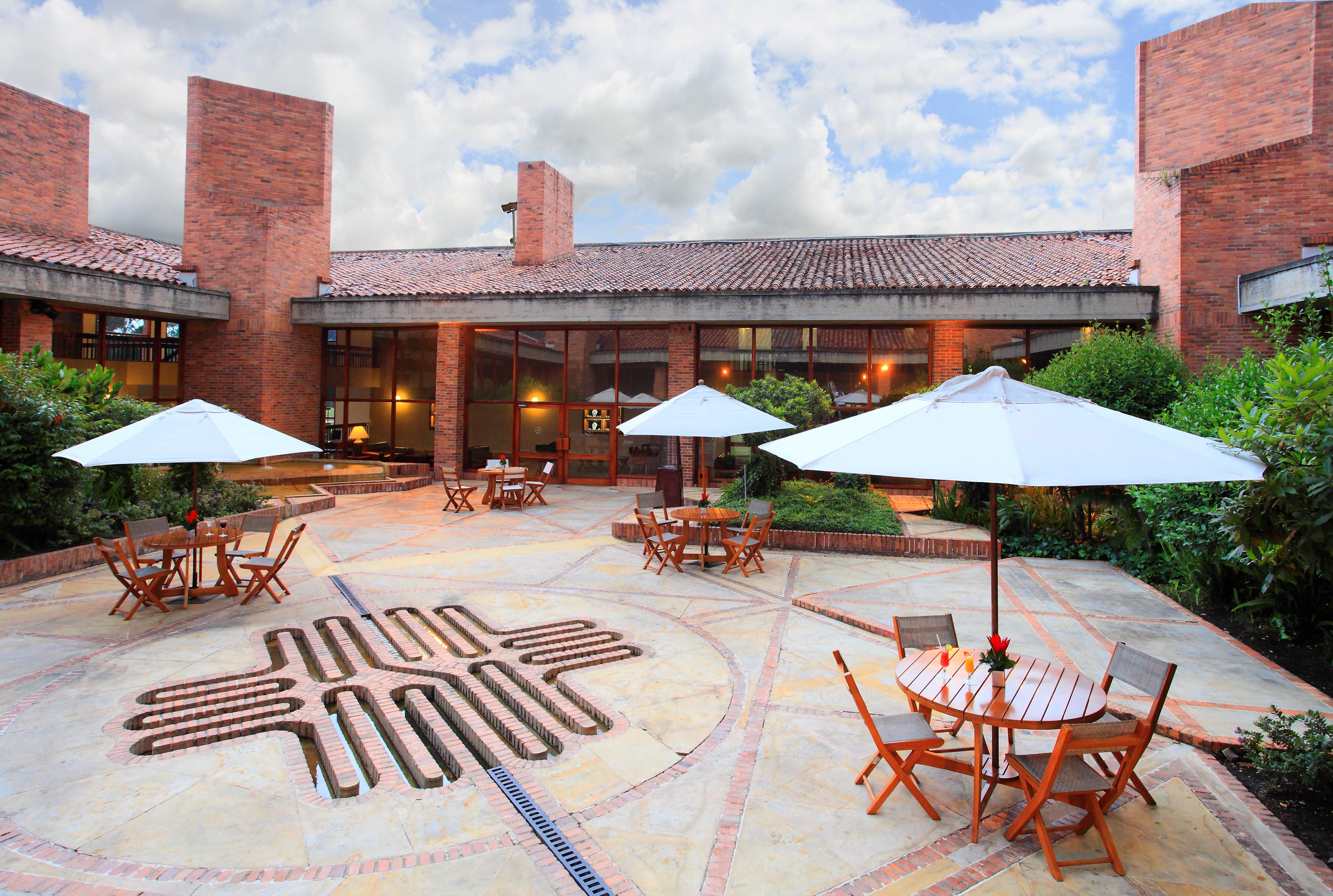 Estelar Paipa Hotel Spa & Y Centro De Convenciones Exterior photo The patio at the hotel